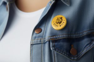 Pin badge mockup psd